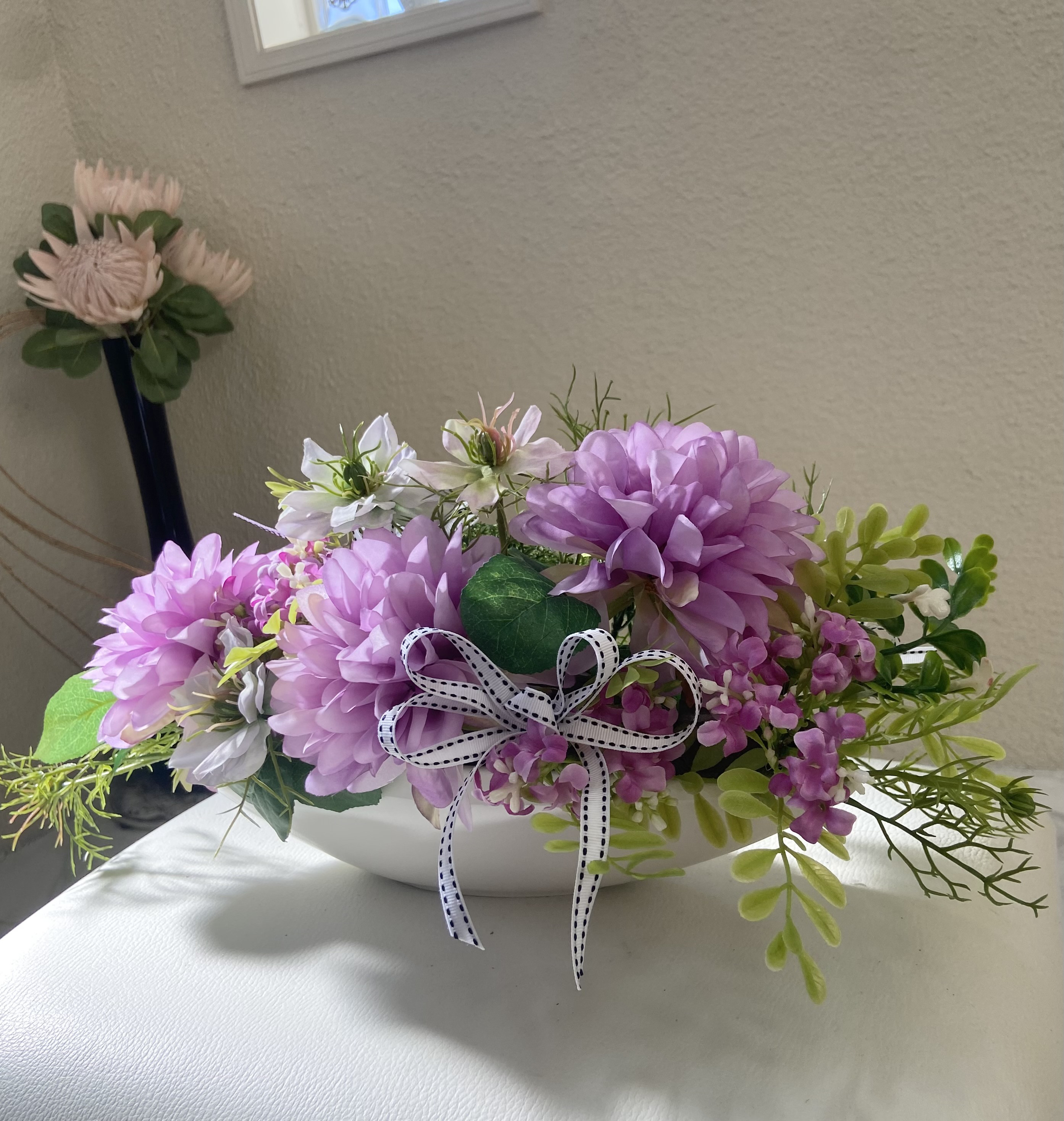 生花以上　花色−hanairo−の造られた花【綺麗な薄紫のダリアを使って】スカビオサ　ネリネ　リボン 母の日のプレゼント