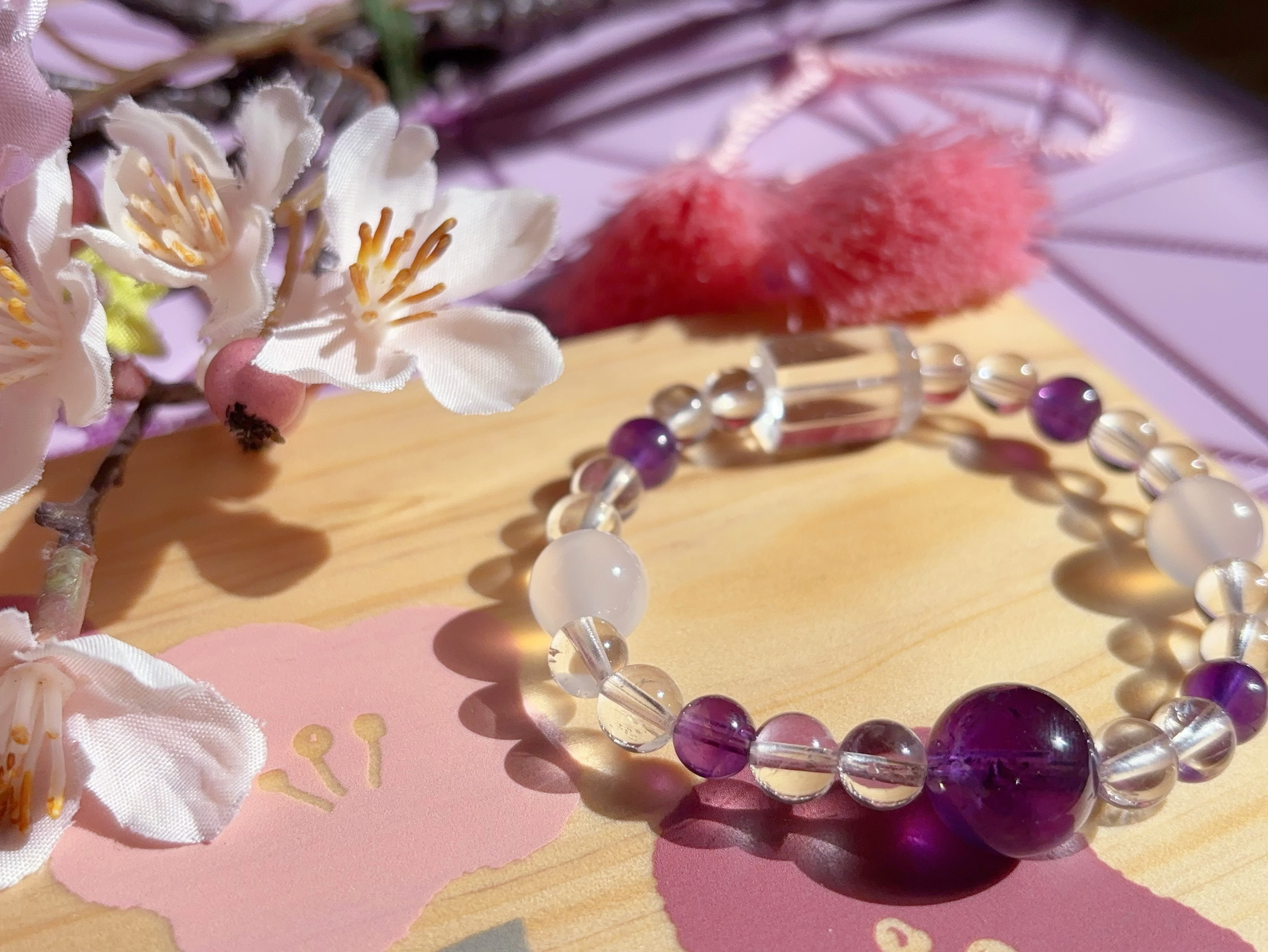 凛とした知性と透明感【浄化・集中力アップ】天然石ブレスレット｜アメジスト × ホワイトメノウ