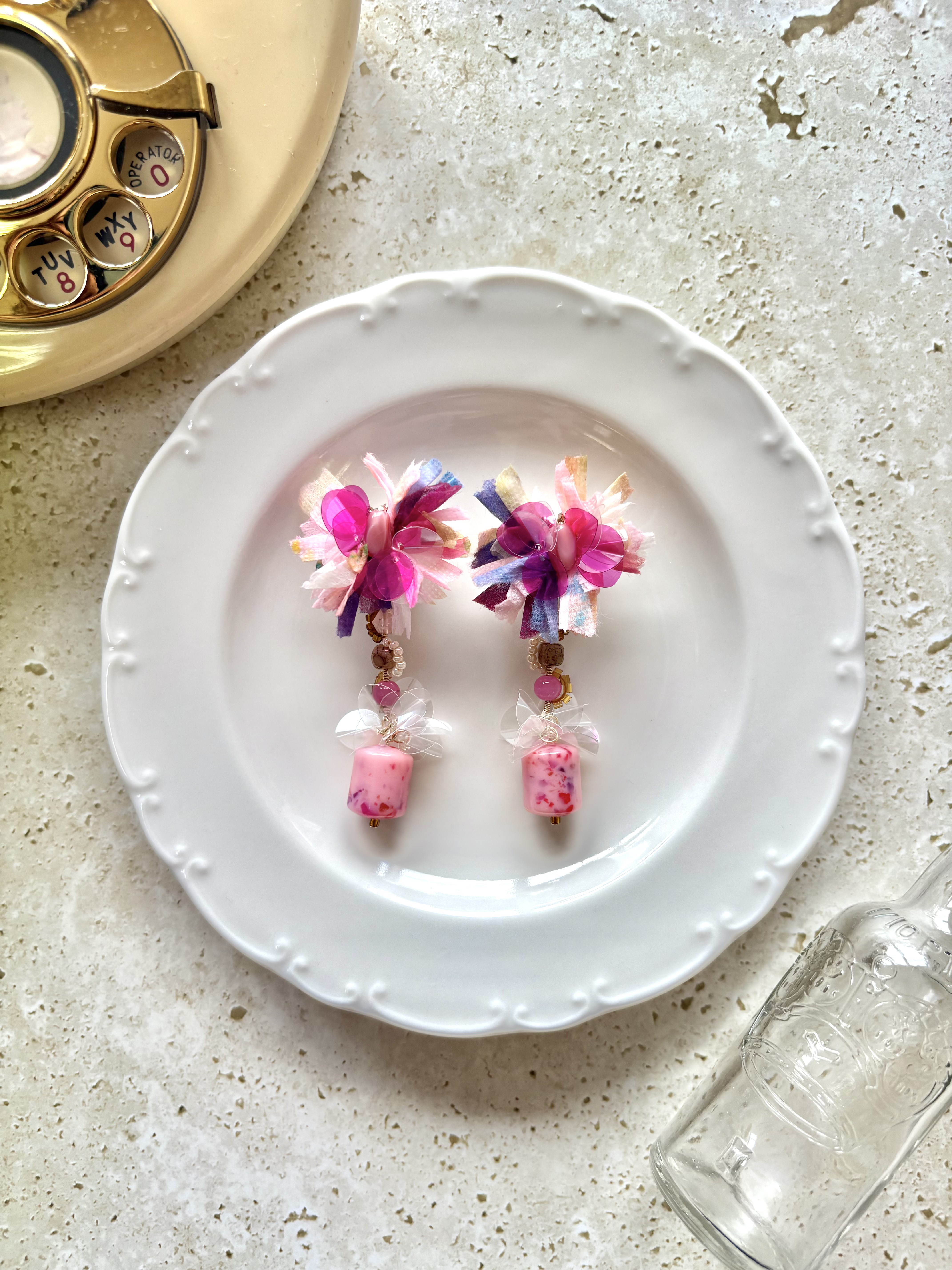 蝶々のカラフルビーズピアス｜ふわふわ糸の一点もの【Boniquita】