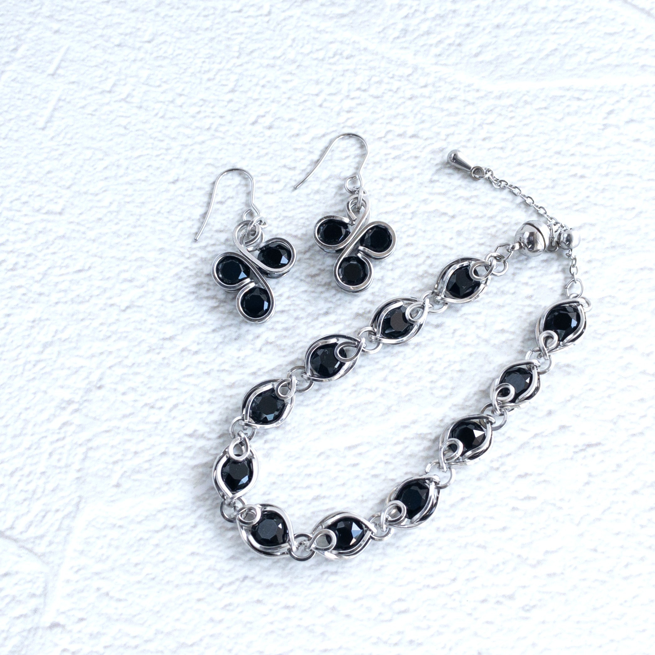 シャムロック（三つ葉のピアス／イヤリング）＆ブレスレット セット【ブラック】