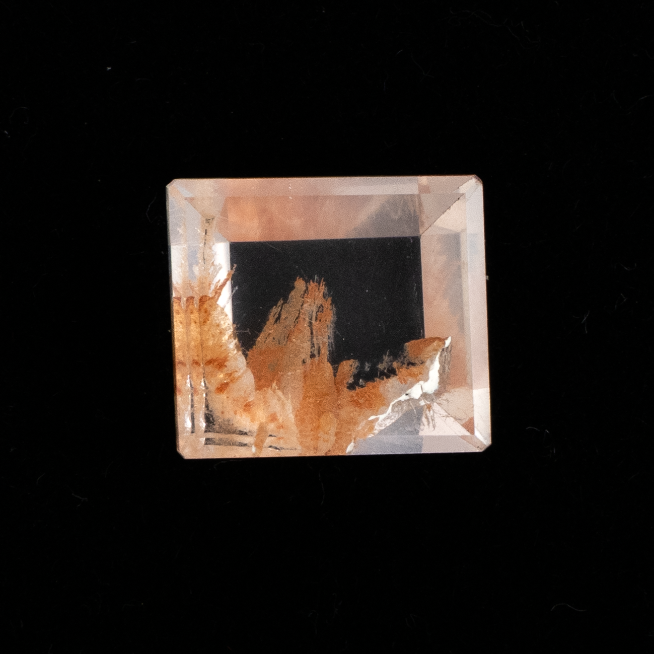 【珍しい景色のような内包物入り】ガーデンローズクォーツ  5.5ct