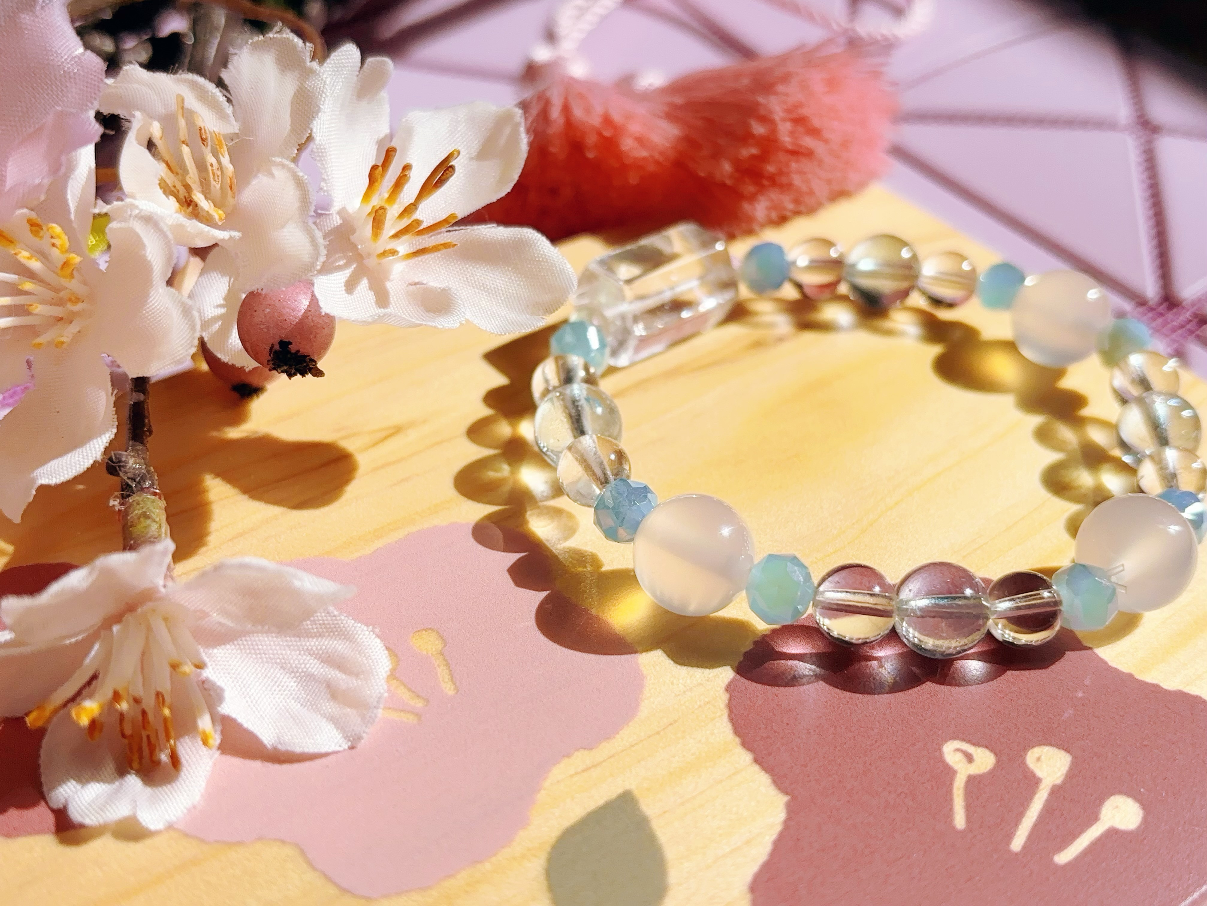 ブルートパーズ×ホワイトアゲート ｜ 透明感あふれる天然石のデザインブレスレット