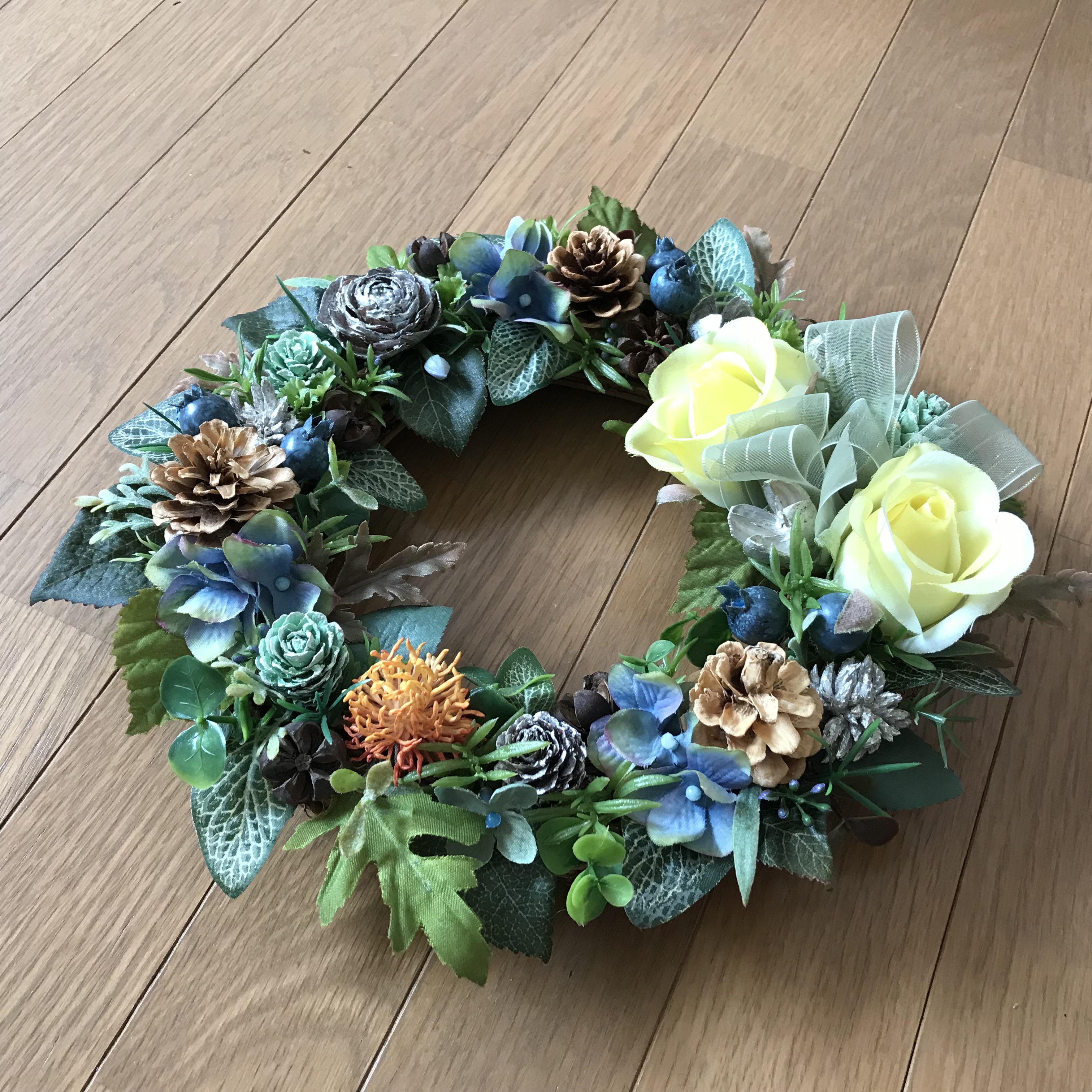 《新作》木の実と薔薇のオールシーズン飾れるボタニカルグリーンリース（1点限定＊特別価格）