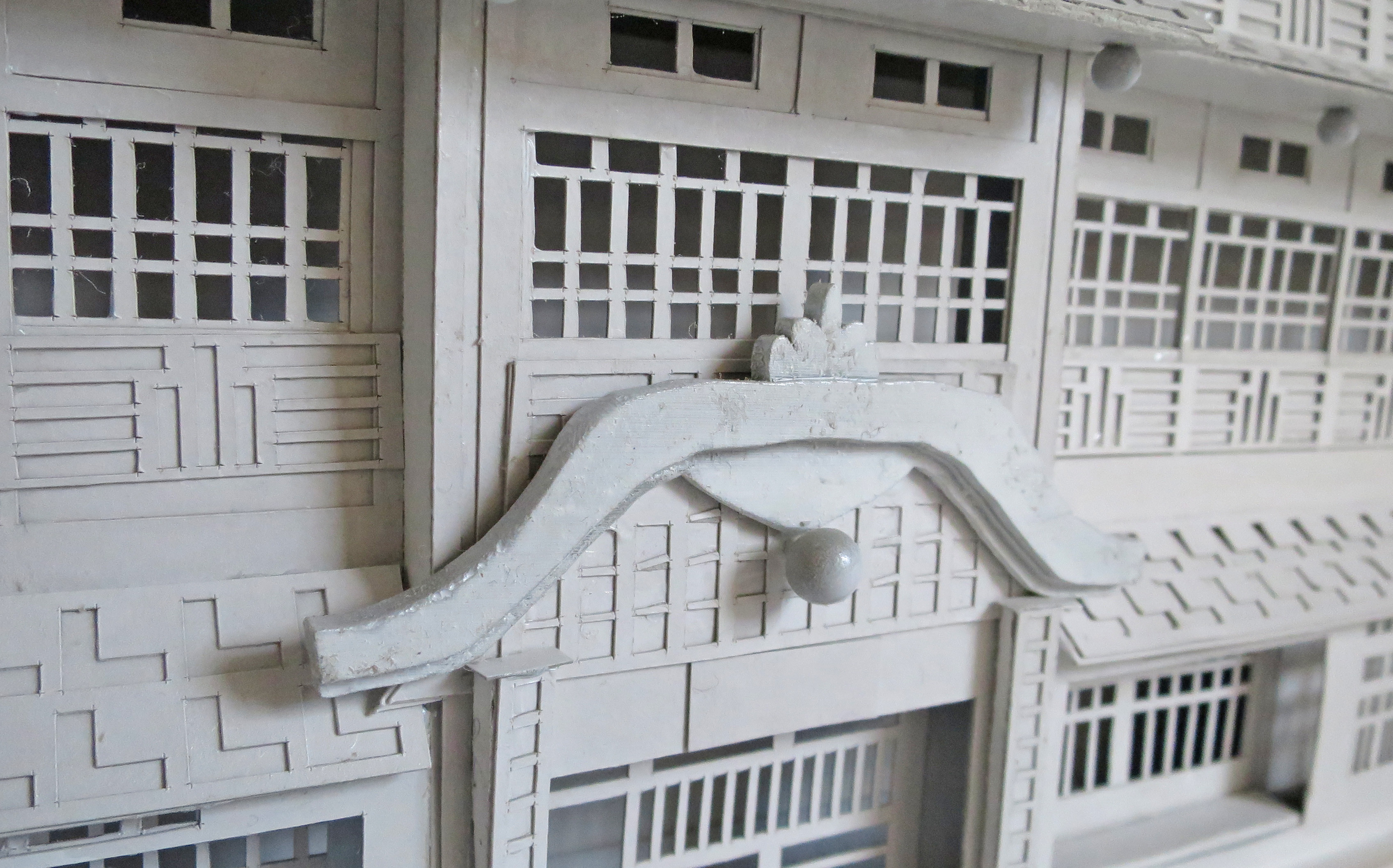 昭和レトロ温泉宿「銀山温泉古勢起屋本館」　白色模型