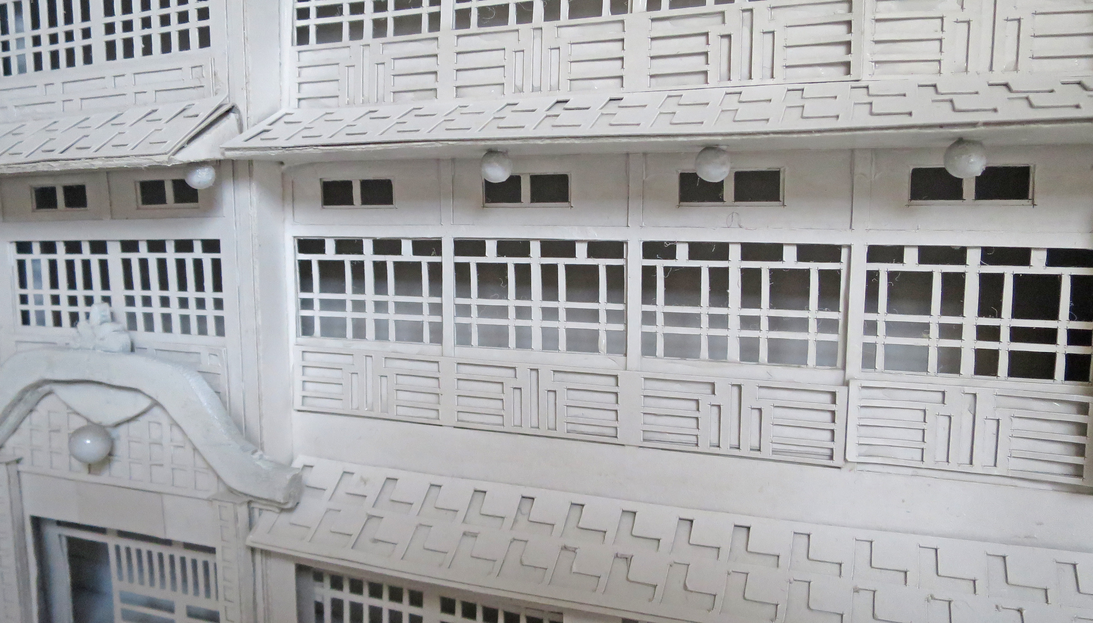 昭和レトロ温泉宿「銀山温泉古勢起屋本館」　白色模型