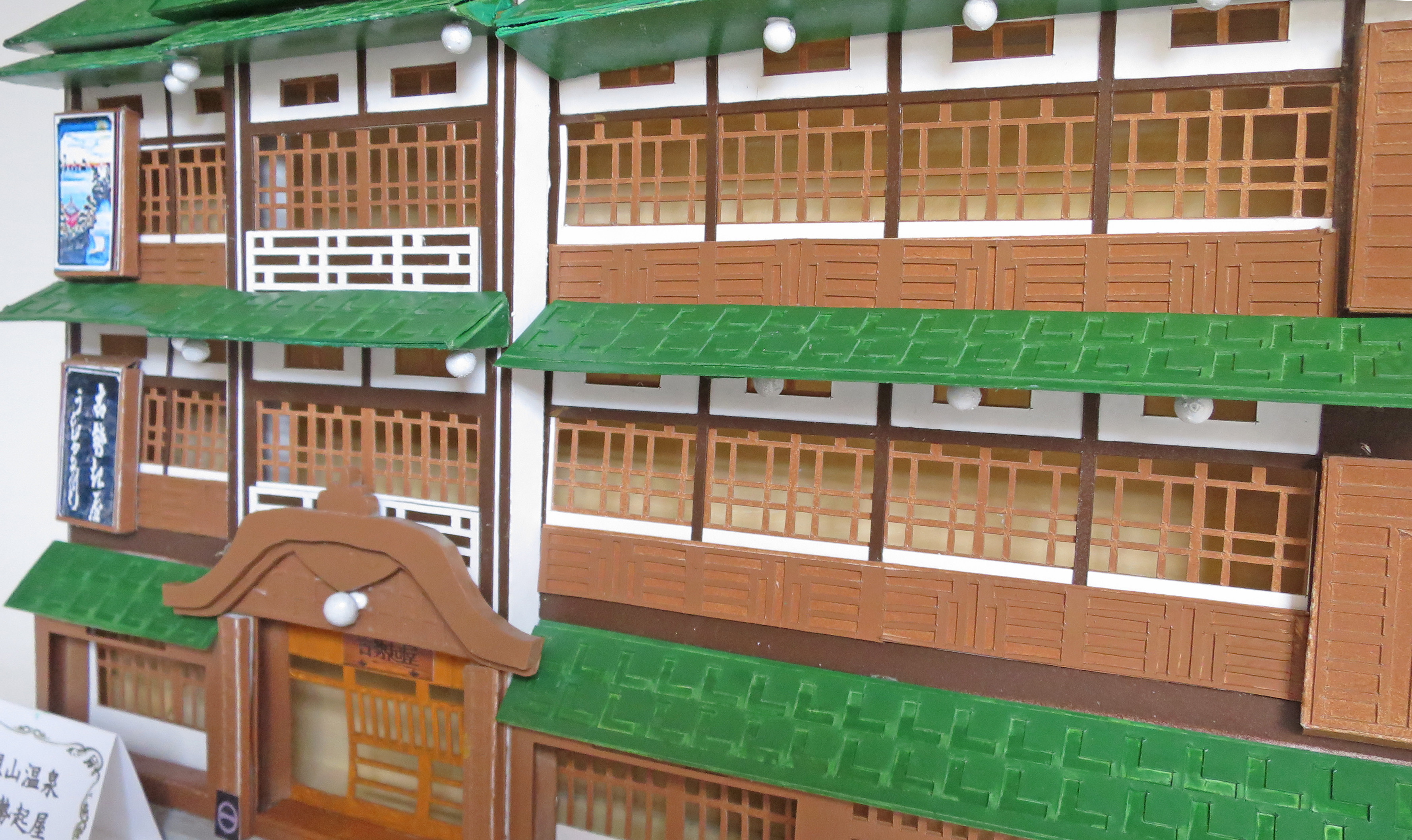 昭和レトロ温泉宿「銀山温泉古勢起屋本館」　白色模型