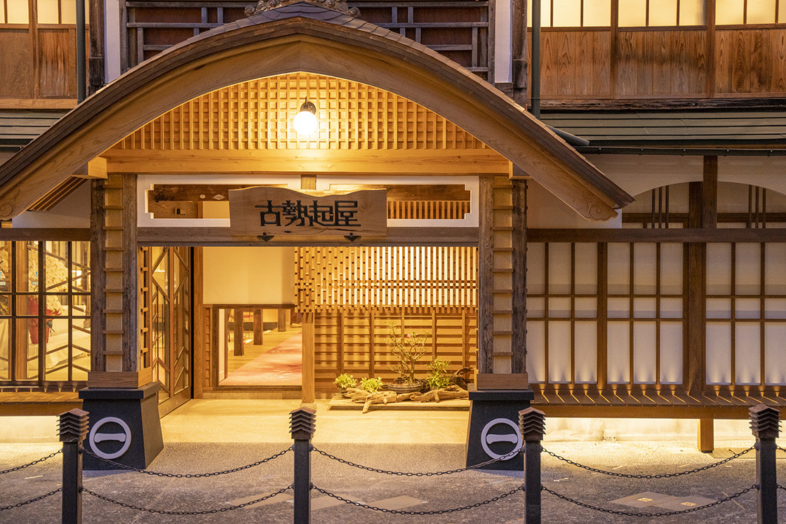 昭和レトロ温泉宿「銀山温泉古勢起屋本館」　白色模型