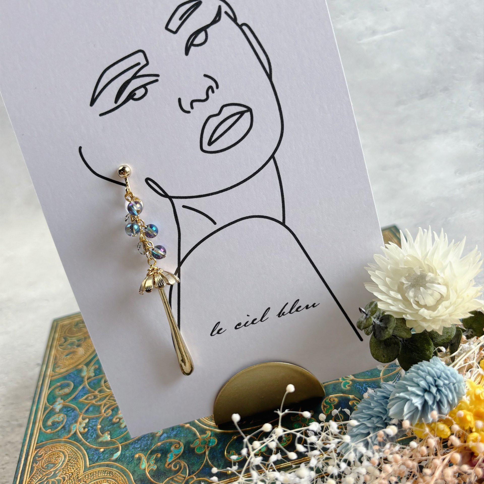 雨の日のイヤリング　アクアオーラ　天然石　ゴールド　シルバー　イヤリング　ピアス　揺れる　雨　傘　個性的