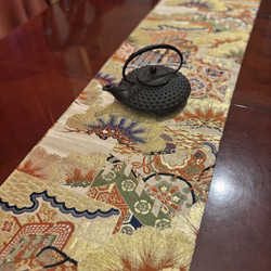 豪華刺繍 正絹テーブルランナー 帯リメイク お正月 プレゼント 188
