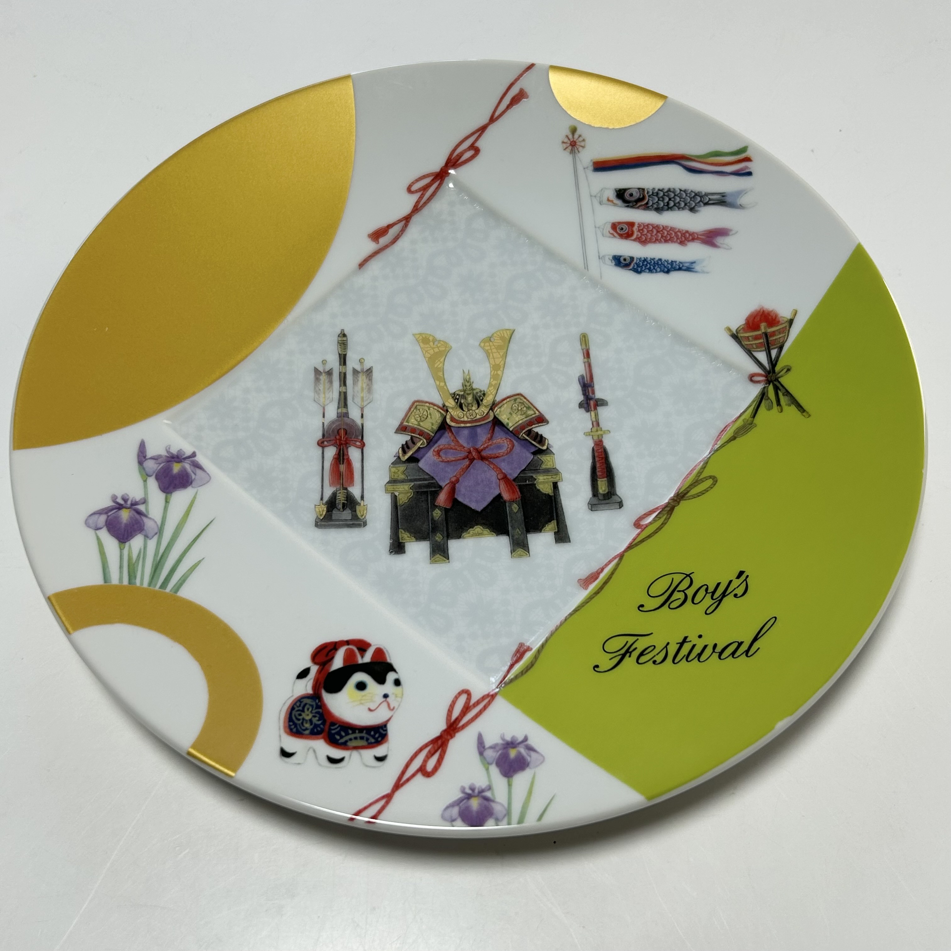 ポーセラーツ作品　丸プレート　子供の節句　プレゼント　一点物　兜　ハンドメイド　新品未使用品