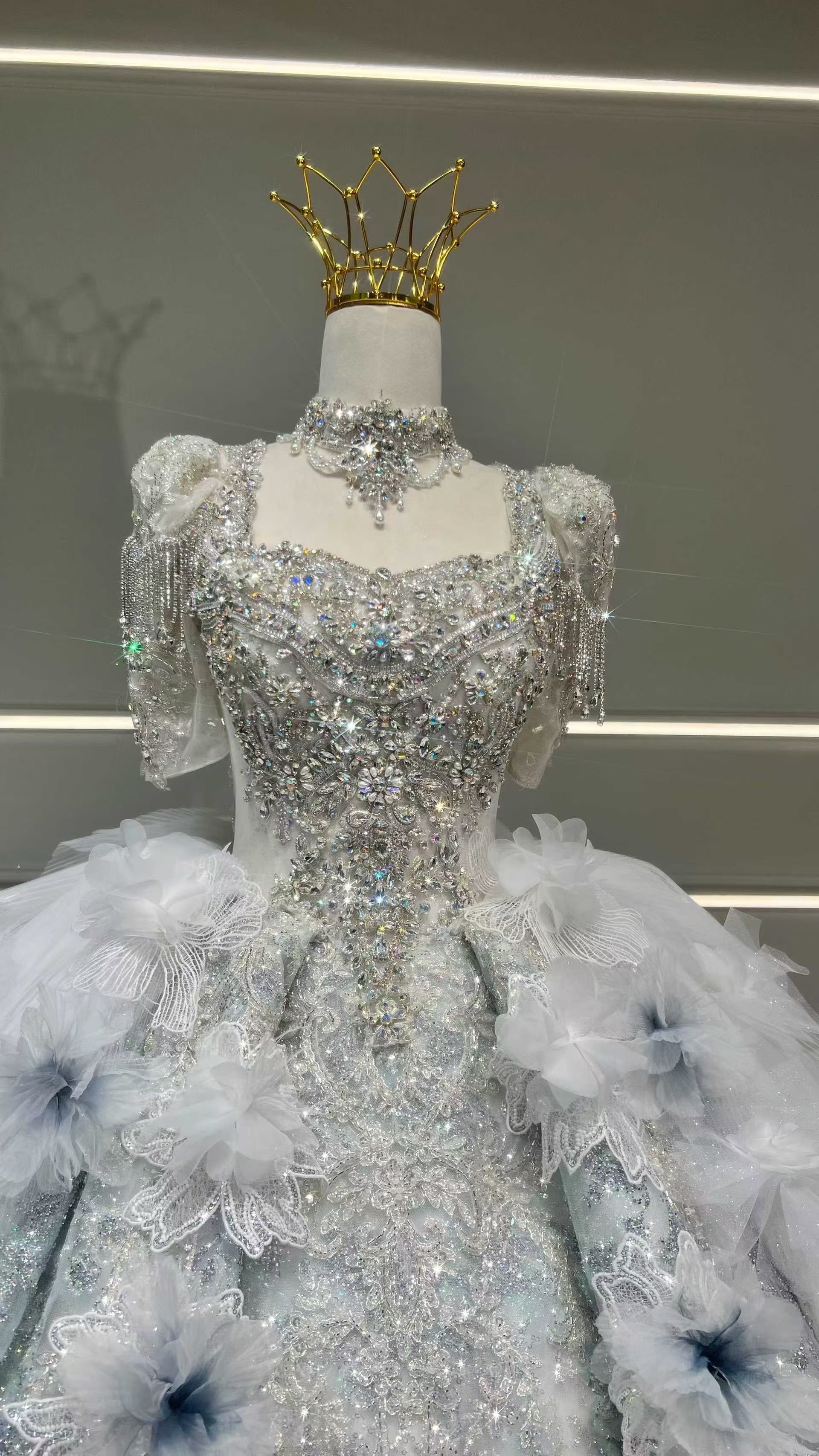 送料無料　ブルーグレー　半袖　ソフトチュール　スクエアネック　キラキラグッリタースカート　ボリューム　お花飾りブライダル