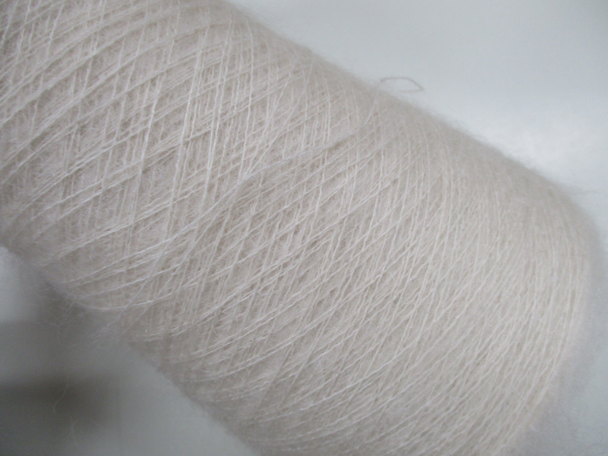 シルクモヘアウール　ライトピンクベージュ250g　o17