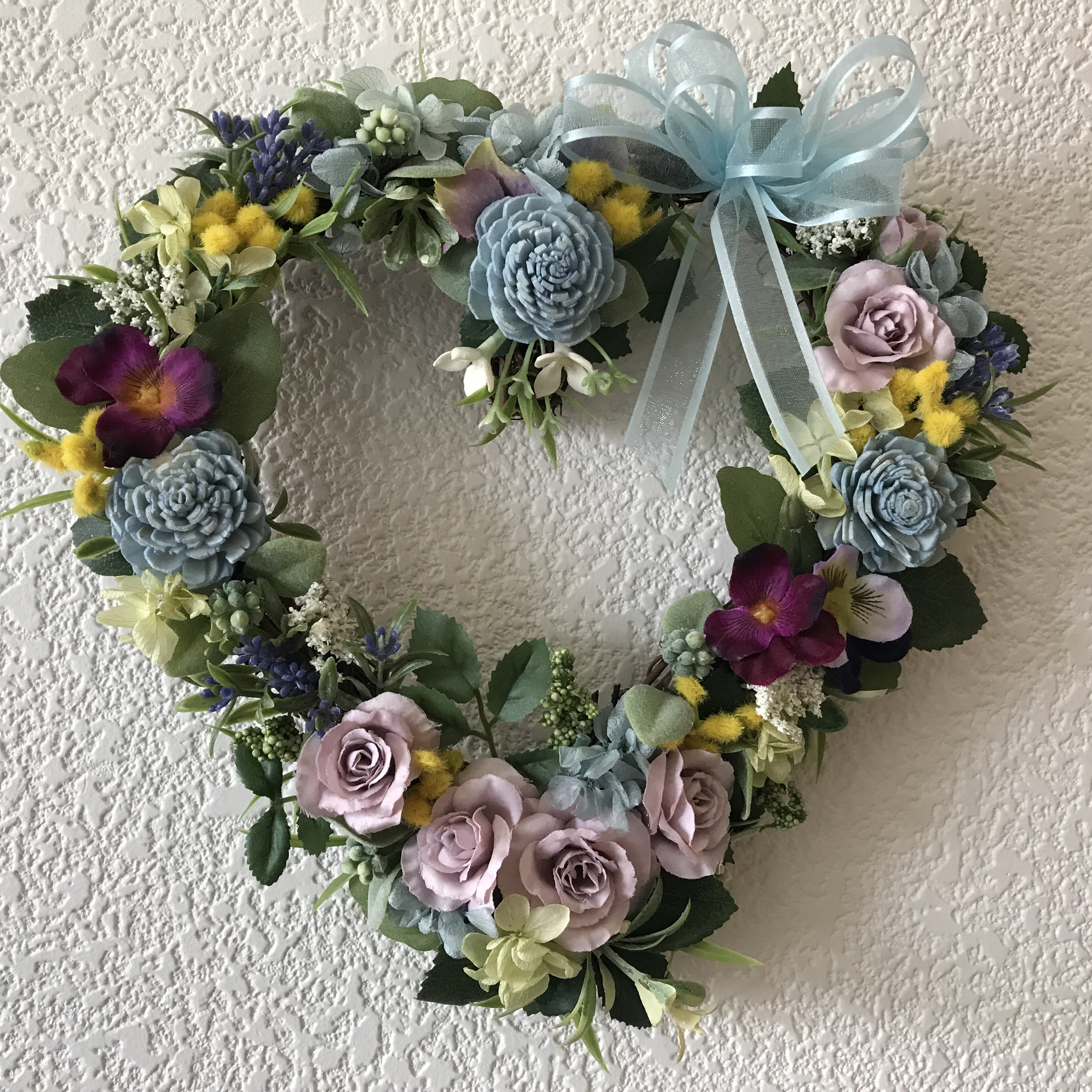 ☆《新作＊フラワーギフト》 春先からの二種の薔薇とパンジーの優しいハートリース（4点限定＊受注制作）