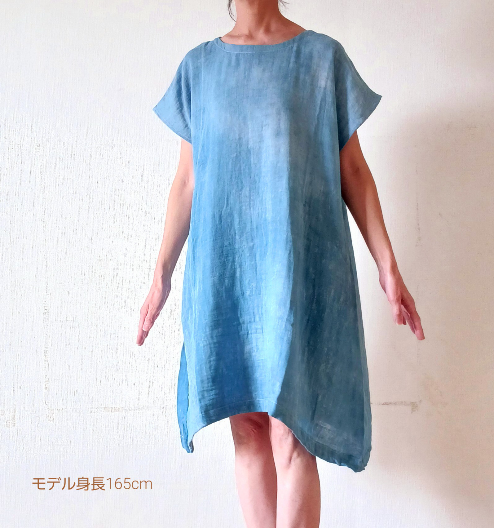 藍染ワンピース（膝下丈）｜軽やかな春夏の一着 6,715円
