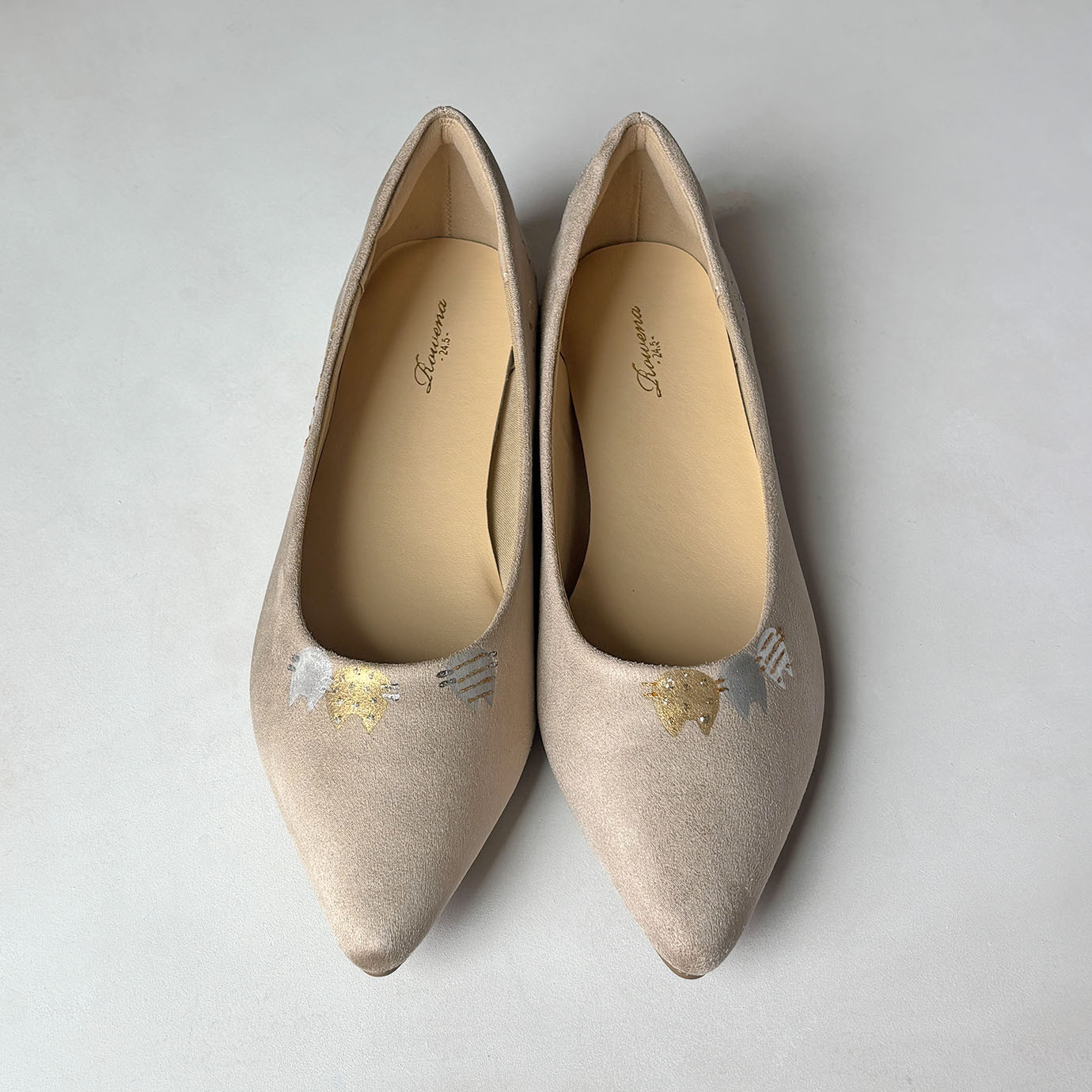 パンプス「にゃんプス」ねこ＊ベージュ＊大人のローヒール！水玉柄 2E【21.5-26cm】【受注制作】