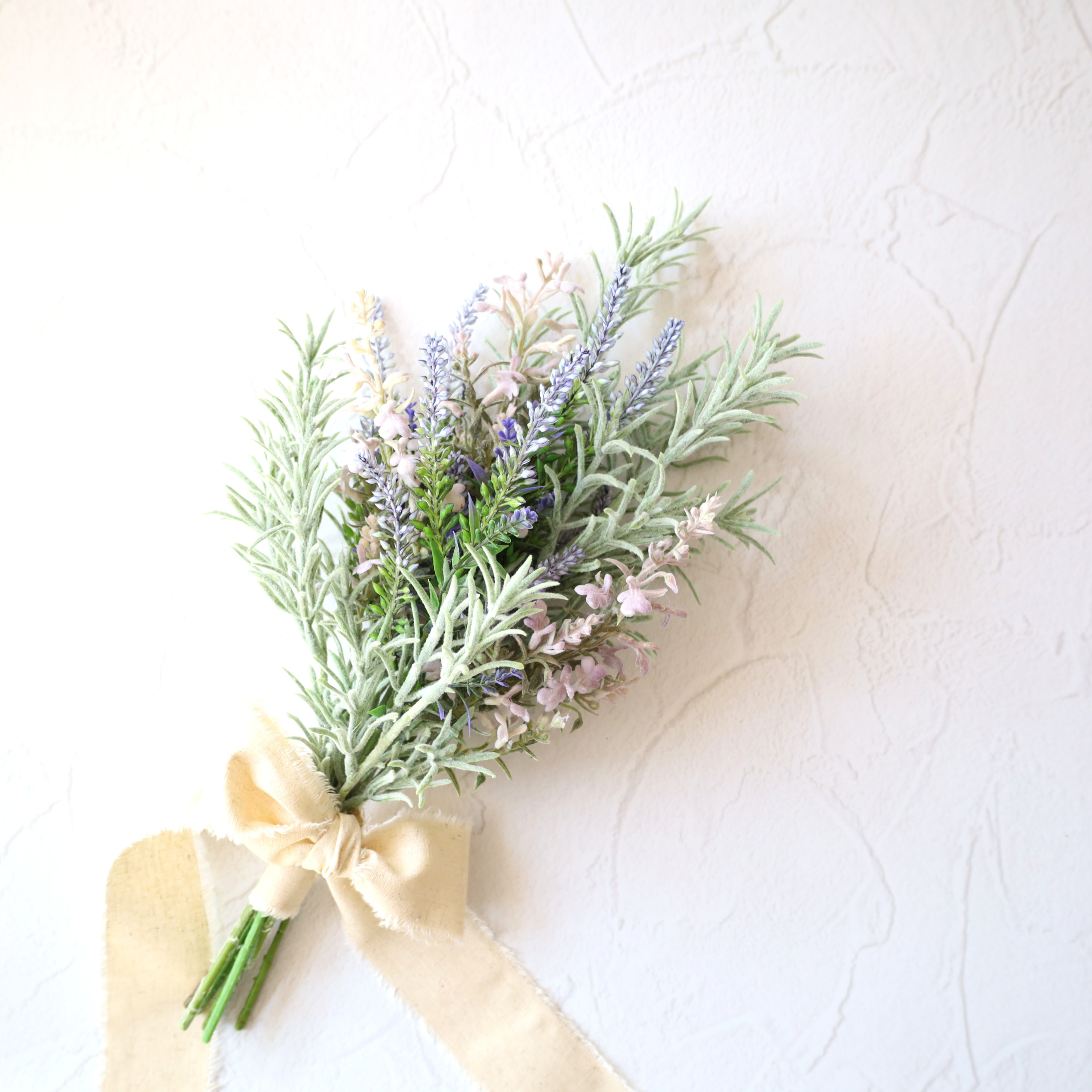 シルバーグリーンのハーブブーケ　ブーケ　クラッチブーケ　前撮り　フォトアイテム　ブライダル　ウェディング　結婚式　花束