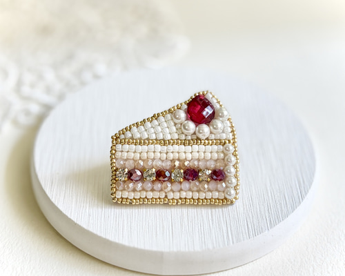 Strawberry ShortCake】イチゴショートケーキ刺繍ブローチ♡受注制作品