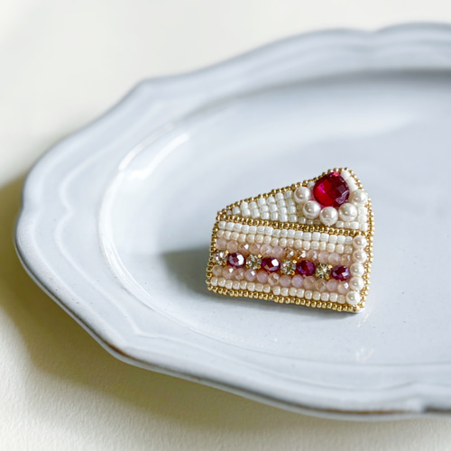 Strawberry ShortCake】イチゴショートケーキ刺繍ブローチ♡受注制作品