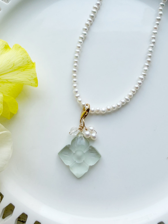 14KGF カランコエカットグリーンアメジスト 淡水パール マグネットネックレス 1枚目の画像