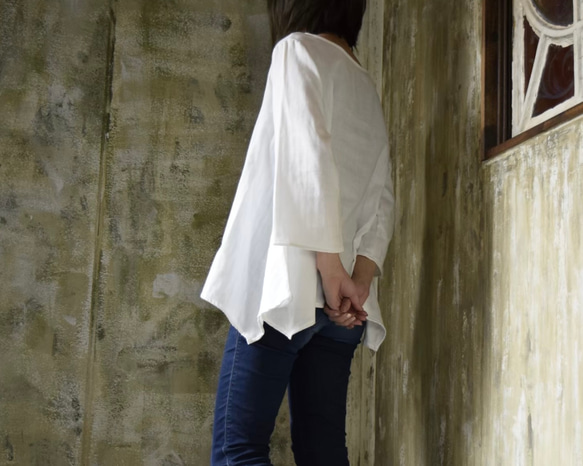 【全36色】ふんわり柔らかソフト加工大人のダブルガーゼブラウス／裾がふんわり広がるシンプルなフレアブラウス／オフホワイト 8枚目の画像