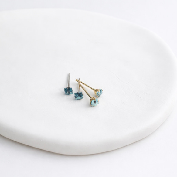 3ミリ【つけっぱなし】極小ブルートパーズピアス 四角 2枚目の画像