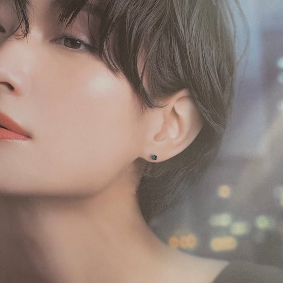 3ミリ【つけっぱなし】極小ブルートパーズピアス 四角 3枚目の画像