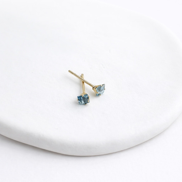 3ミリ【つけっぱなし】極小ブルートパーズピアス 四角 11枚目の画像