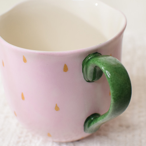 森のいちごのフラワーマグ（ピンク） マグカップ くらしをあそぶ展