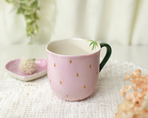 森のいちごのフラワーマグ（ピンク） マグカップ くらしをあそぶ展