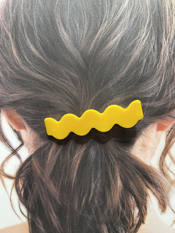 うねうね　デザイン　ヘアクリップ 1枚目の画像