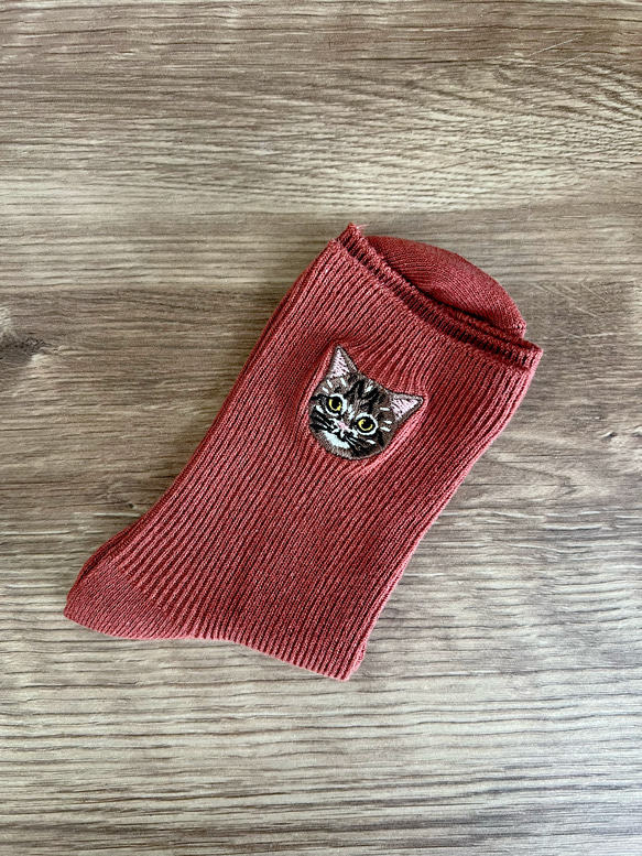 毛並まで感じるブリティッシュショートヘア猫さん刺繍の靴下 4枚目の画像