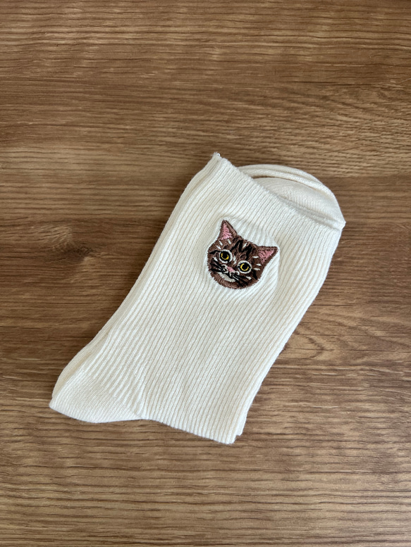 毛並まで感じるブリティッシュショートヘア猫さん刺繍の靴下 7枚目の画像