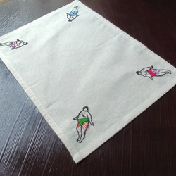 【リネン刺繍　さおまま様オーダー専用ページ】マルチクロス　ランチョンマット お相撲さんの手刺繍ランチョンマット ランチョンマット スワン工房