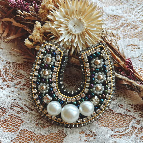 ビーズ刺繍ブローチ【ホースシュー】 ブローチ Rurimea 通販 20479408