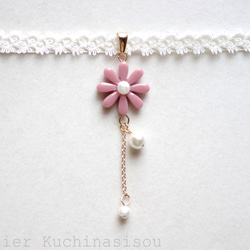 【訂製款】樹脂藝術花卉圖案、梭織蕾絲和緞帶項鍊“乞求愛” 第4張的照片