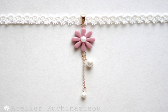 【訂製款】樹脂藝術花卉圖案、梭織蕾絲和緞帶項鍊“乞求愛” 第4張的照片