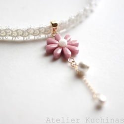 【訂製款】樹脂藝術花卉圖案、梭織蕾絲和緞帶項鍊“乞求愛” 第1張的照片