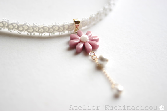 【訂製款】樹脂藝術花卉圖案、梭織蕾絲和緞帶項鍊“乞求愛” 第1張的照片