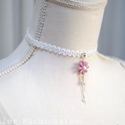 【訂製款】樹脂藝術花卉圖案、梭織蕾絲和緞帶項鍊“乞求愛” 第3張的照片