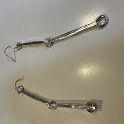 【950 Silver】つなぐデザインのロングピアス｜日常に凛とした輝きを　PI No.33 3枚目の画像