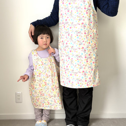 ☆和柄 Aラインエプロン☆ 綺麗な桜とネイビー無地の切り替え・肩紐の