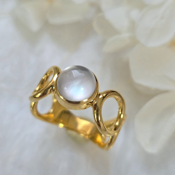 人気デザイン新作】ホワイトシェル×クリスタルAAAラウンド8mmマルマル