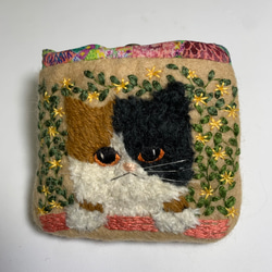 猫さんとお花畑刺繍 羊毛フェルト生地のバッグ ハンドバッグ はな