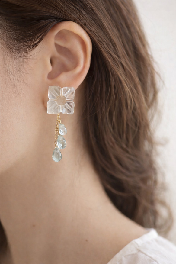 【カランコエの雫】14KGF カランコエカット水晶 アクアマリン スタッドピアス 5枚目の画像