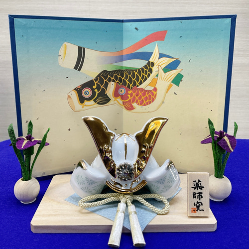 五月飾り【染絵出世兜 白藍 ＆ ちりめん花菖蒲】パステル調兜 端午の