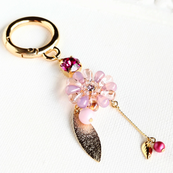 キーホルダー　バックチャーム　ハンドメイド　パーツ　ピンク　花 ピンク×パープル〙淡い色の花キーホルダー/バックチャーム/チェコ