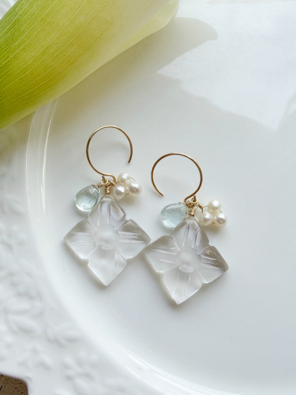 【カランコエの雫】14KGF カランコエカット水晶 アクアマリン ピアス 2枚目の画像