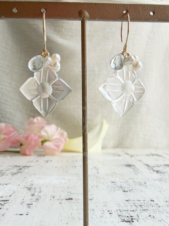 【カランコエの雫】14KGF カランコエカット水晶 アクアマリン ピアス 3枚目の画像