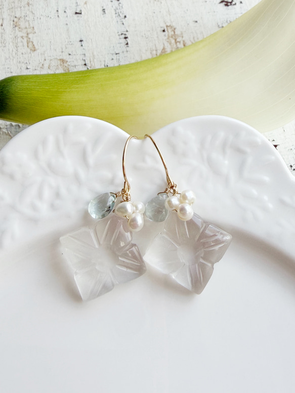 【カランコエの雫】14KGF カランコエカット水晶 アクアマリン ピアス 1枚目の画像