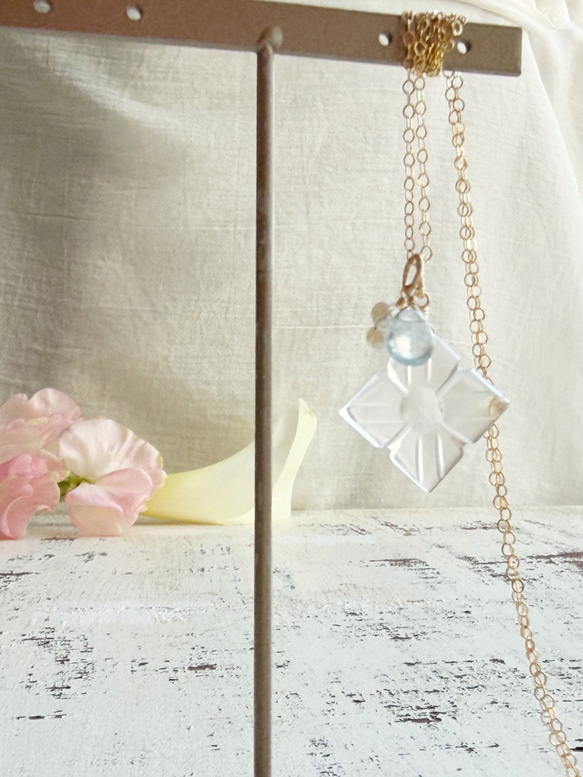 【カランコエの雫】14KGF カランコエカット水晶 アクアマリン ネックレス 3枚目の画像